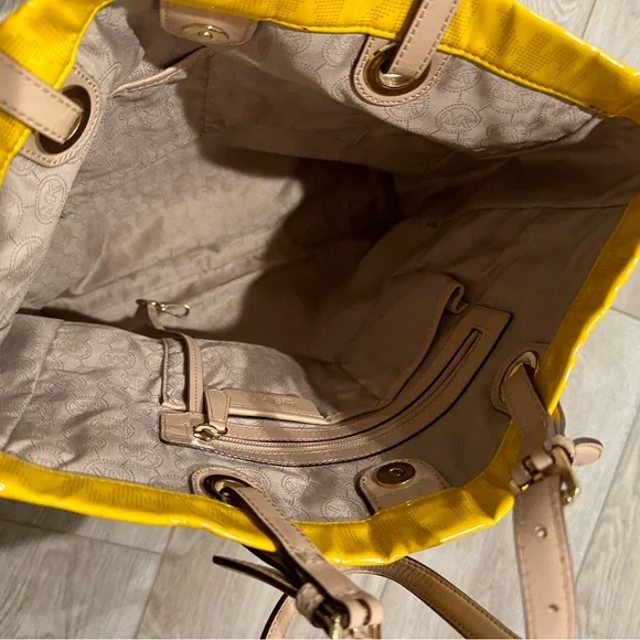 Michael Kors Bag - Picture 3 of 4